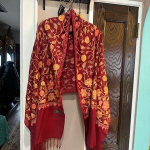 Elegant Red Kashmiri Shawl with Floral Embroidery